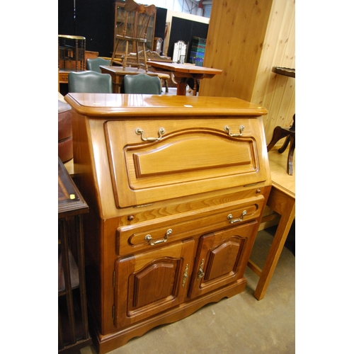 582 - MODERN OAK DESK FITTED DRAWER AND CUPBOARD UNDER 93CM WIDTH X 42CM DEPTH X 110CM HIGH