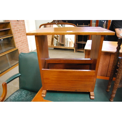 630 - MAHOGANY COFFEE TABLE / MAGAZINE RACK