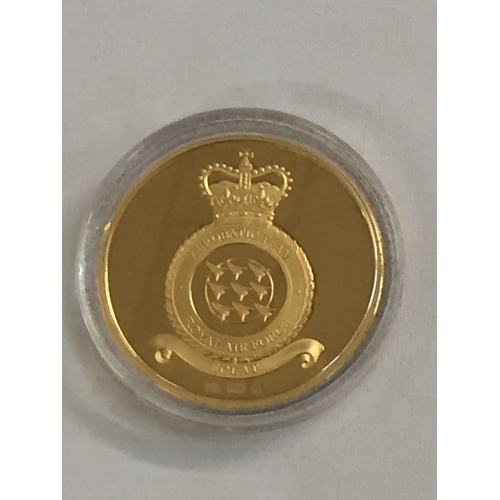 12 - 2019 RED ARROWS NORTH AMERICAN TOUR 24CT GOLD ONE OUNCE MEDAL, OBVERSE RED ARROWS SQUADRON BADGE, RE... 