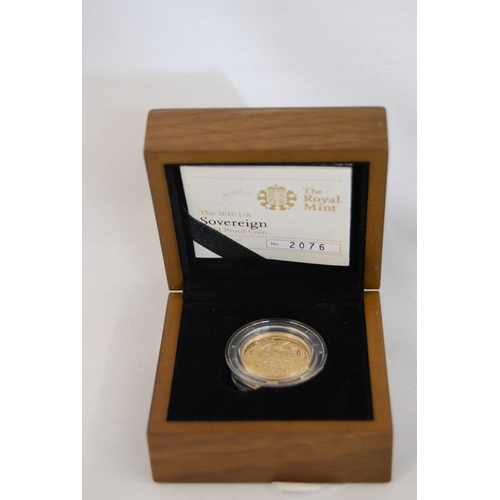 40 - 2010 UK GOLD SOVEREIGN, REVERSE BY BENEDETTO PISTRUCCI, OBVERSE BY IAN RANK-BROADLEY, LIMITED EDITIO... 