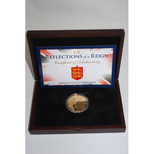 19 - 2015 REFLECTIONS OF A REIGN GUERNSEY 916/1000 GOLD PROOF £5 COIN, 39.94g (3 OF 95)