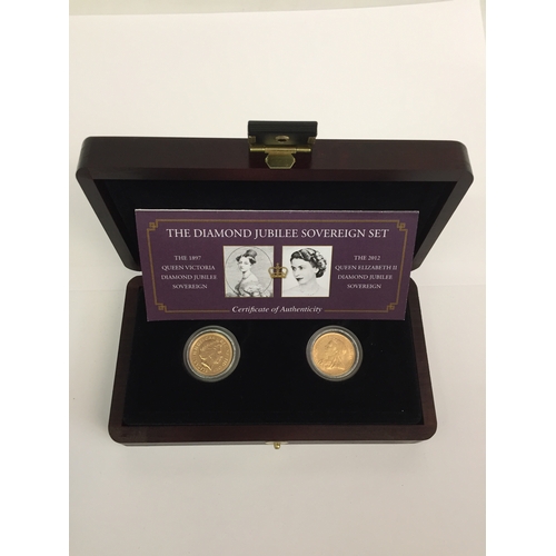 5 - THE DIAMOND JUBILEE 2 COIN 22CT GOLD SOVEREIGN SET COMPRISING 1897 SOVEREIGN AND 2012 SOVEREIGN (LIM... 