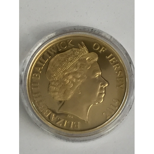 23 - 2019 REMBER WITH US JERESEY PROOF 999/1000 GOLD £5, 31.10g (No 7 OF 100)