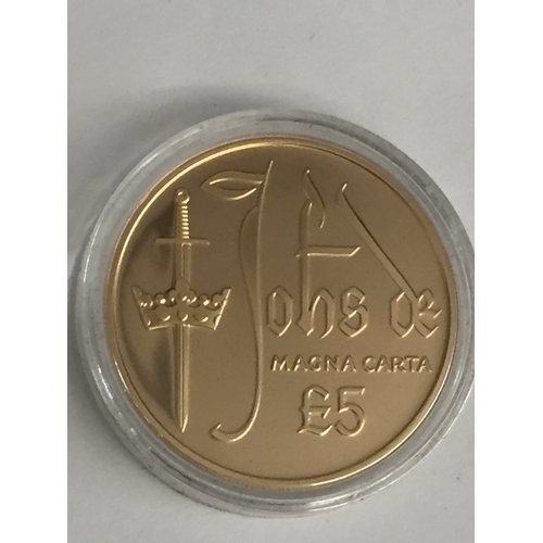 35 - 2015 800TH ANNIVERSARY OF THE MAGNA CARTA GUERNSEY PROOF 916/1000 GOLD £5 COIN, 39.94g (No 12 OF 95)