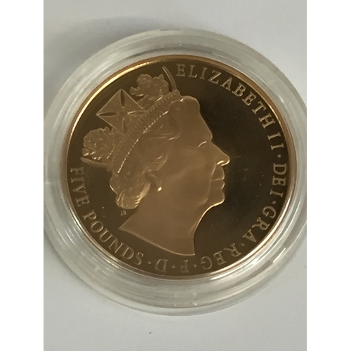 43 - 2015 QUEEN ELIZABETH II LONGEST REIGNING MONARCH GUERNSEY PROOF 916/1000 GOLD £5 COIN (No 22 OF 15) ... 