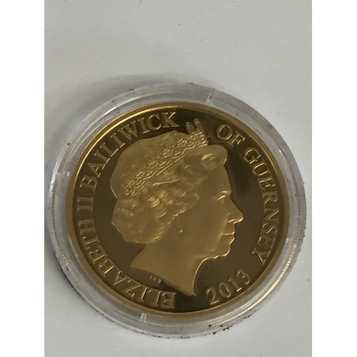 48 - 2013 200TH ANNIVERSARY OF THE LAST GUINEA, 22CT GOLD £5 COIN, 39.94g