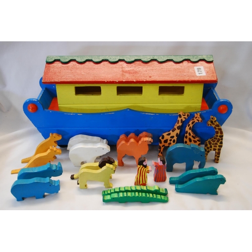 179 - RETRO PAINTED WOOD NOAHS ARK ON WHEELS AND ANIMALS