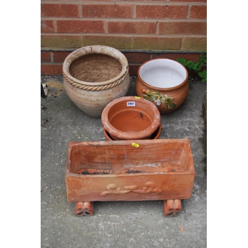 797 - QUANTITY OF TERRACOTTA POTS