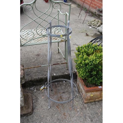 802 - METAL PLANT POT STAND