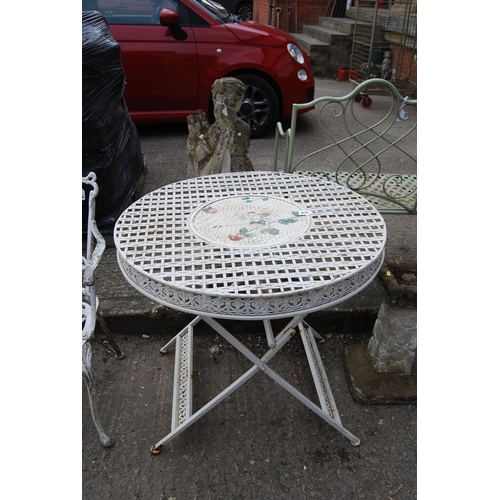 804 - CIRCULAR METAL FOLDING GARDEN TABLE