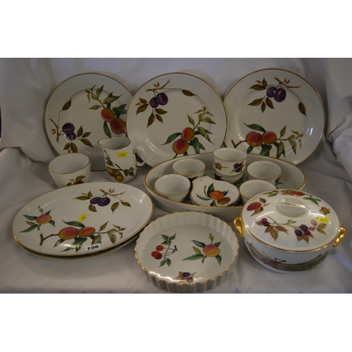 126 - 19 PIECES OF ROYAL WORCESTER 