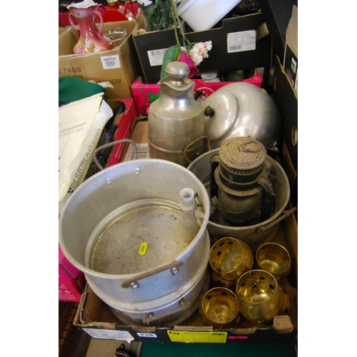 238 - BOX OF VINTAGE ITEMS OF KITCHENWARE, ETC.