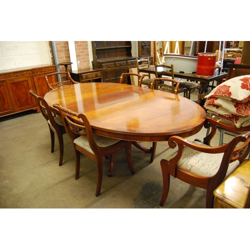 539 - REPRODUCTION REGENCY STYLE CROSSBANDED MAHOGANY DINING SUITE COMPRISING OVAL DINING TABLE 225CM WIDT... 