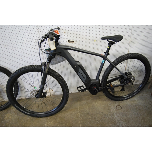 677 - BOSCH CUBE REACTION PRO ELECTRIC BIKE WITH CHARGER, NO KEY