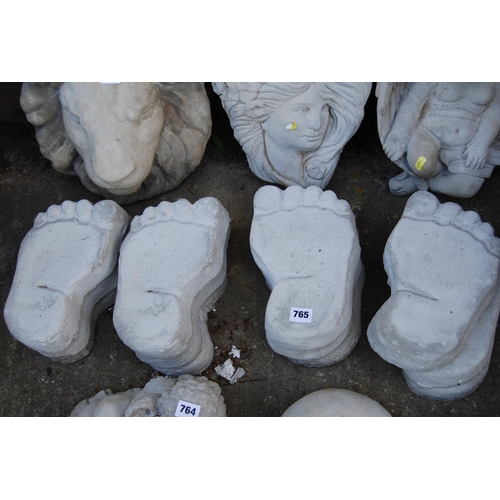 765 - 6 PAIRS OF FEET GARDEN FEATURES