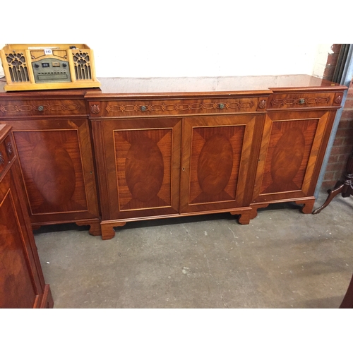 539 - REPRODUCTION REGENCY STYLE CROSSBANDED MAHOGANY DINING SUITE COMPRISING OVAL DINING TABLE 225CM WIDT... 