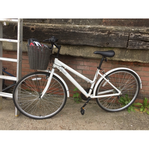 779 - WHITE CLASSIC RUTLAND LADIES BIKE