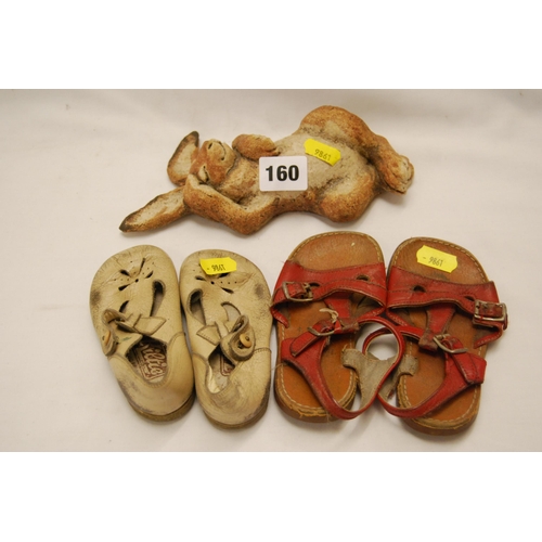 160 - 2 PAIRS OF VINTAGE BABY'S SHOES AND RECLINING STONEWARE HARE