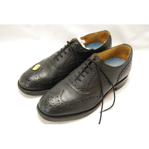 161 - PAIR OF SIZE 8 MEN'S BLACK BROGUE SHOES