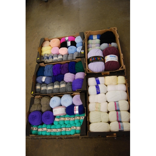 245 - 5 BOXES OF BALLS OF WOOL