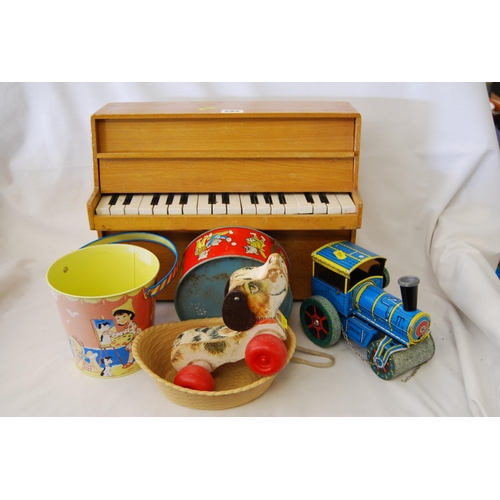 292 - RETRO CHILDS PIANO, FISHER PRICE PULL ALONG DOG, TIN PLATE TRAIN, DRUM AND BUCKET