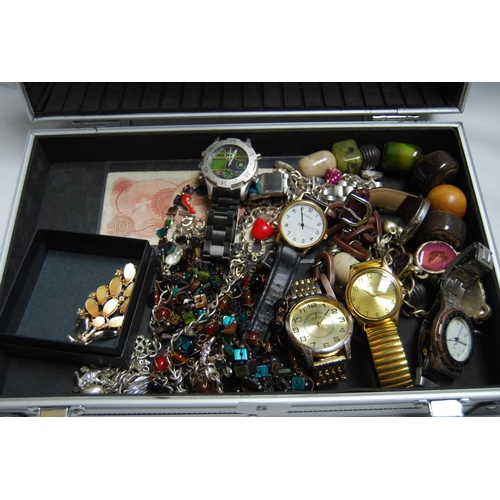 5 - CASE OF JEWELLERY