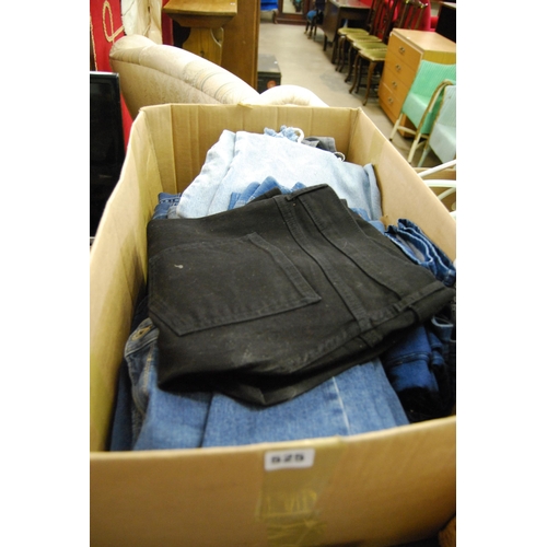 525 - BOX OF CLOTHES