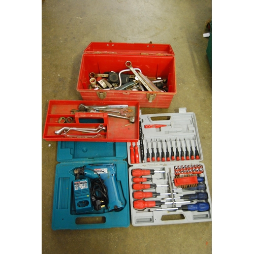 526 - SCREWDRIVER, SOCKET SET AND TOOLBOX