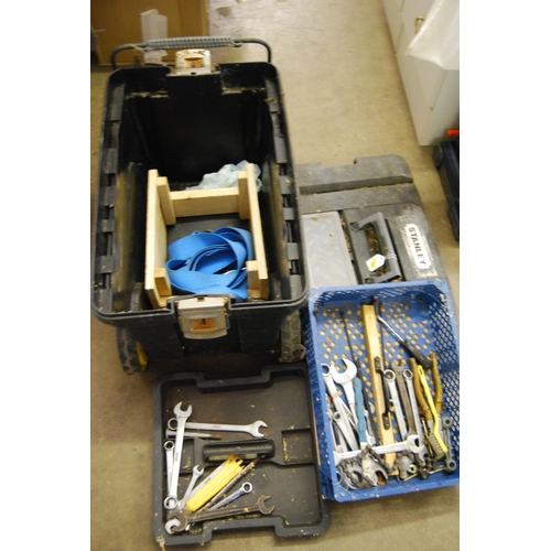 530 - STANLEY TOOLBOX AND TOOLS