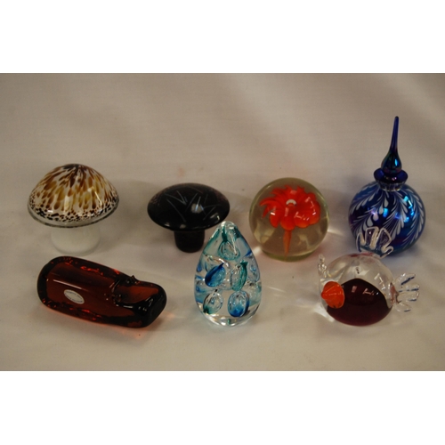 95 - 6 VARIOUS GLASS PAPERWEIGHTS AND IRRIDESCENT GLASS SCENT BOTTLE