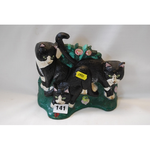 141 - 3 KITTENS CAST IRON DOORSTOP