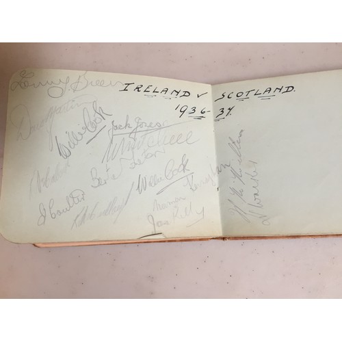 378 - AUTOGRAPH ALBUM CONTAINING AUTOGRAPHS OF SCOTLAND v IRELAND 1936 - 1937, SCOTLAND v GERMANY 1936 - 1... 