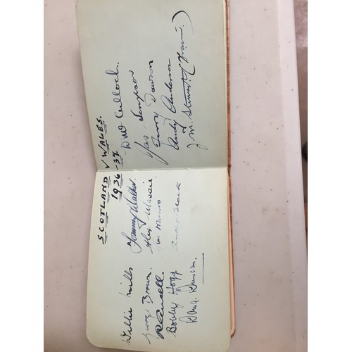 378 - AUTOGRAPH ALBUM CONTAINING AUTOGRAPHS OF SCOTLAND v IRELAND 1936 - 1937, SCOTLAND v GERMANY 1936 - 1... 