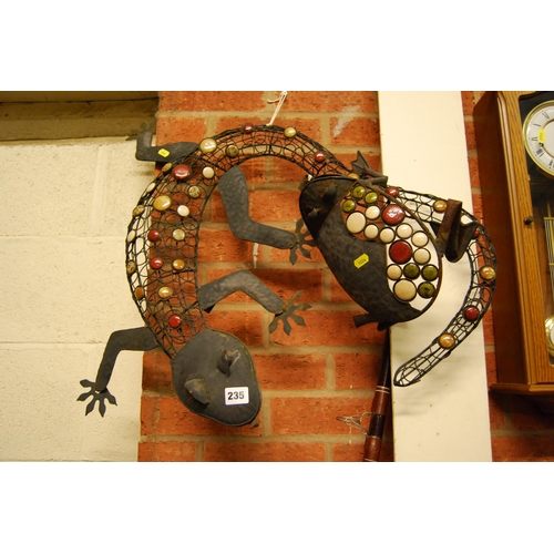 235 - WIRE WORK & PEBBLE WALL ART LIZARD & FROG