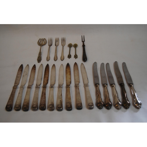 305 - 10 DANISH SILVER PLATED DESSERT KNIVES, 5 DANISH SILVER PLATED DESSERT FORKS & SPOONS