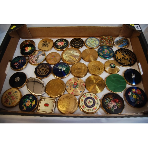 312 - 34 RETRO/VINTAGE LADIES COMPACTS