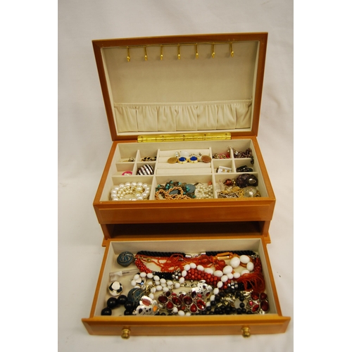 316 - BURR WALNUT DOME TOP JEWELLERY BOX FITTED DRAWER & JEWELLERY