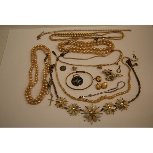 349 - QUANTITY OF JEWELLERY