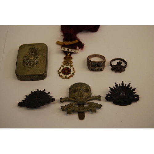 397 - PAIR OF AUSTRALIAN COMMONWEALTH MILITARY FORCES BADGES, 2 MILITARY RINGS, 17TH CENTURY LANCERS 