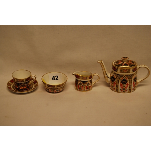 42 - ROYAL CROWN DERBY IMARI PATTERN MINATURE BACHELOR TEA SERVICE 6 PIECES