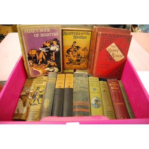 463 - QUANTITY OF VINTAGE BOOKS & NOVELS