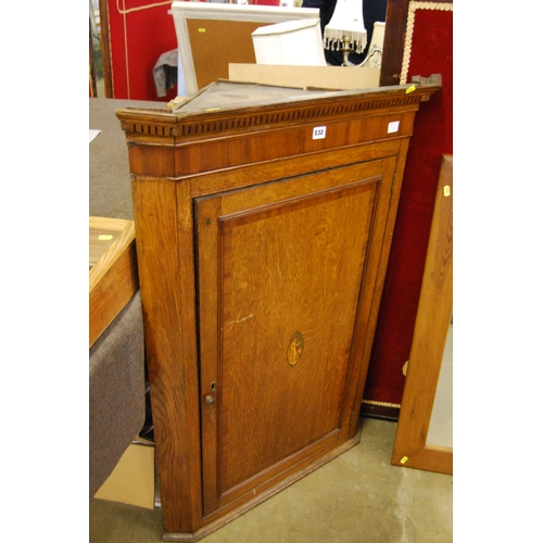 532 - GEORGIAN OAK & MAHOGANY CORNER CUPBOARD FITTED 3 SHELVES, PANELLED DOOR WITH INLAID CARTOUCHE OF BRI... 