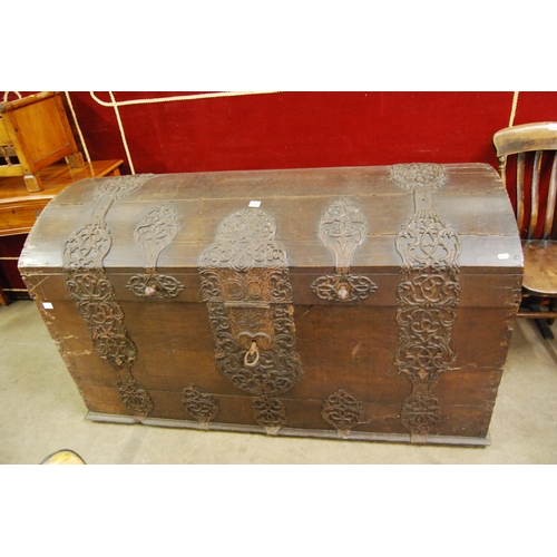 537 - 18TH CENTURY SPANISH OAK ARMADA DOME TOP SEA CHEST WITH IRON DECORATIVE STRAPWORK, LOCK & CARRYING H... 