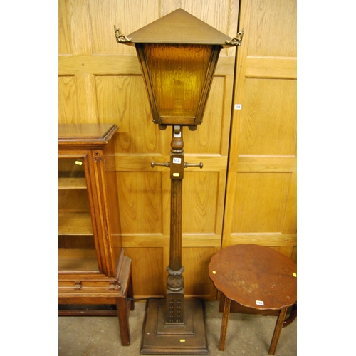 552 - REPRODUCTION OAK FREE STANDING 