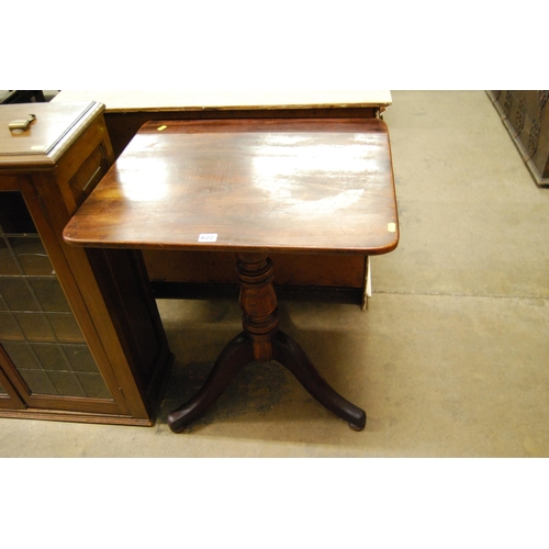 622 - 19TH CENTURY MAHOGANY TILT TOP WINE TABLE ON TURNED PILLAR & TRIPOD BASE