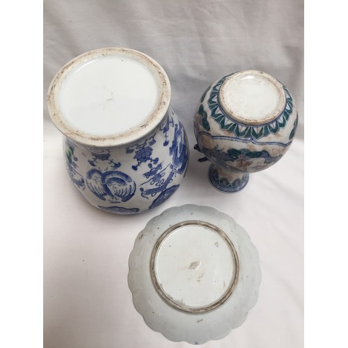 100 - CHINESE 2 HANDLED VASE ON STAND, BLUE & WHITE CHINESE VASE & PLATE