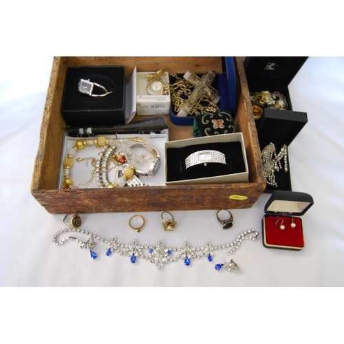 13 - QUANTITY OF MISCELLANEOUS JEWELLERY