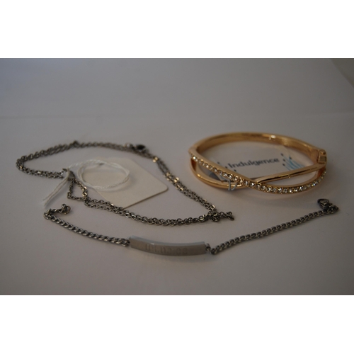 4 - INDULGENCE COSTUME BRACELET, CHAIN NECKLACE & ID BRACELET P2300102737, P2300104970, P2300037061