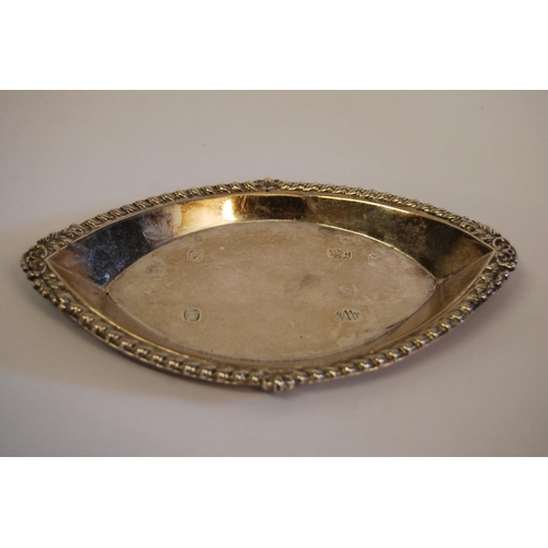 308 - OVAL SILVER TRINKET DISH WITH GADROONED RIM, SHEFFIELD 1987 (1.4ozs)