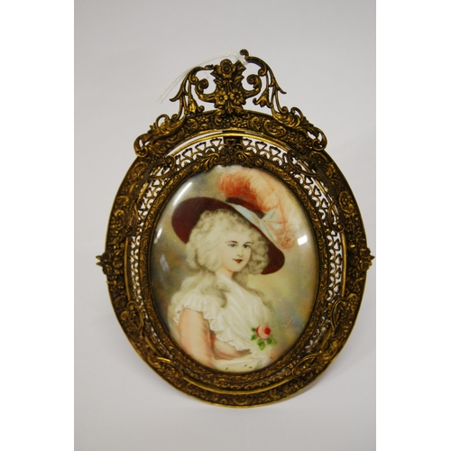 401 - EARLY 18TH CENTURY OVAL MINIATURE PORTRAIT OF THE DUCHESS OF DEVONSHIRE INITIALLED GS IN ORNATE ORMU... 